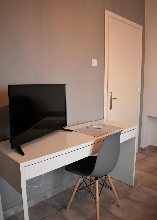 Cozy And Modern Apartment Komotini Exterior photo